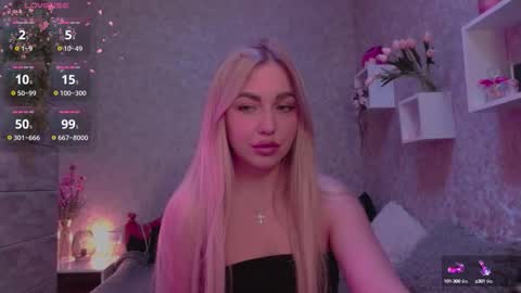 holly_molly8 online show from 17, 9, 2025