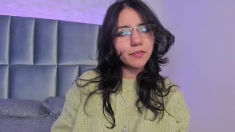 hollypeach_ online show from 21, 12, 2025