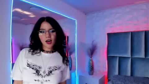 hollypeach_ online show from 12, 1, 2026