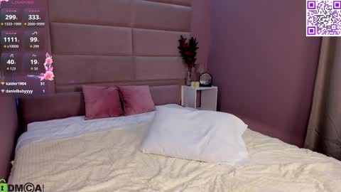 Snapshot of hollyray_ chatting on 8, 2, 2026 Holly online show from 8, 2, 2026