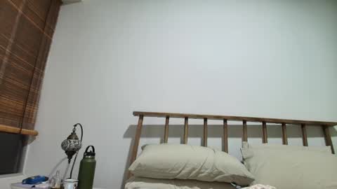 hollyshit_ online show from 12, 10, 2025