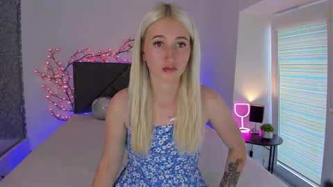 HollyTaillor online show from 15, 9, 2025