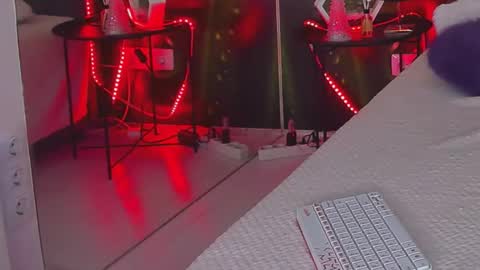 HollyTaillor online show from 21, 10, 2025