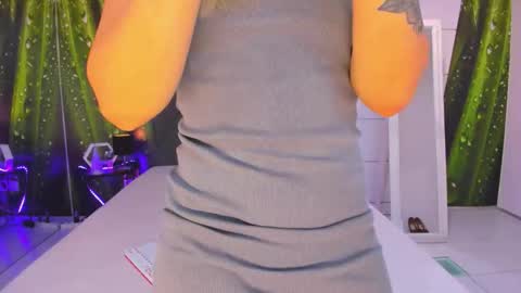 HollyTaillor online show from 27, 10, 2025