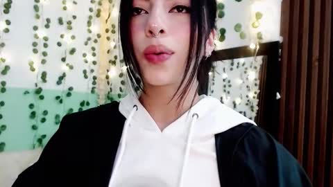 holly online show from 4, 1, 2025