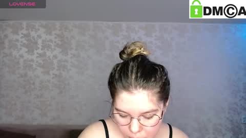 Welcome guys  Pleasure to see you all here  My name is MichaelaTip menu is active Private is open  online show from 17, 1, 2025