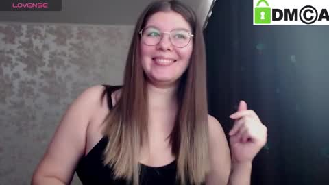 Welcome guys  Pleasure to see you all here  My name is MichaelaTip menu is active Private is open  online show from 29, 9, 2025