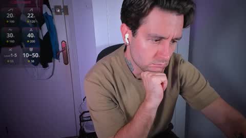 Snapshot of honestandrew chatting on 21, 10, 2025 Andrew online show from 21, 10, 2025