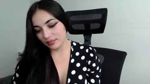 Honey Aynu online show from 5, 1, 2025