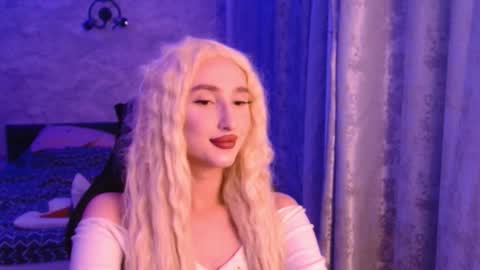 honey_sunset online show from 30, 11, 2025