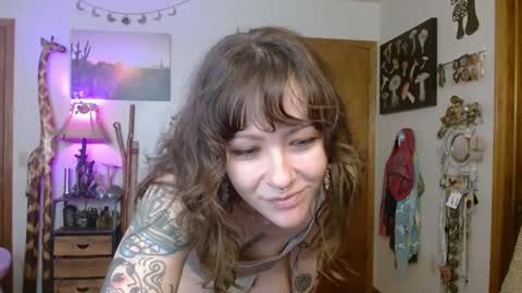 Snapshot of honeybeexo333 chatting on 19, 12, 2024 Honey Bee online show from 19, 12, 2024