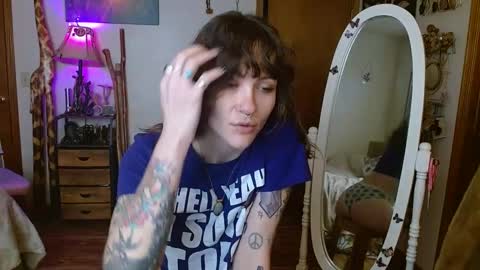 Snapshot of honeybeexo333 chatting on 3, 2, 2025 Honey Bee online show from 3, 2, 2025