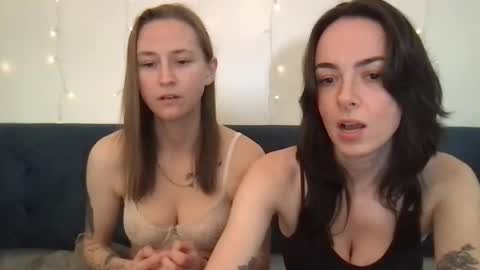 Snapshot of honeybeexx69 chatting on 7, 3, 2025 HoneyBeeXx69 online show from 7, 3, 2025