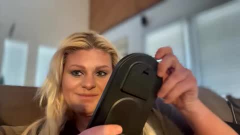 honeybuhnny online show from 2, 3, 2026