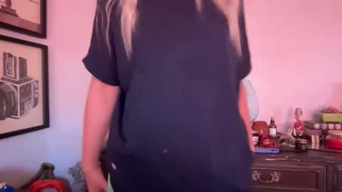 honeybun_z online show from 16, 11, 2025