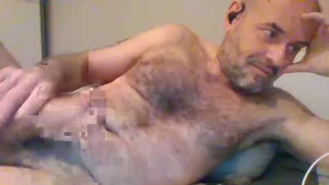 Snapshot of honeydaddyforyou chatting on 5, 3, 2025 honeydaddyforyou online show from 5, 3, 2025