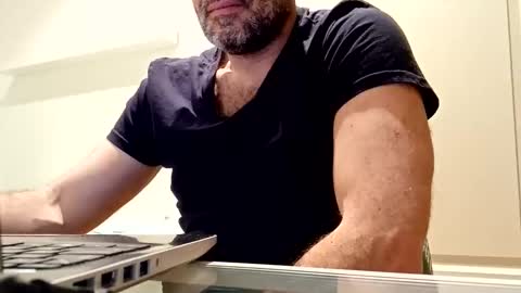 Snapshot of honeydaddyforyou chatting on 5, 3, 2025 honeydaddyforyou online show from 5, 3, 2025