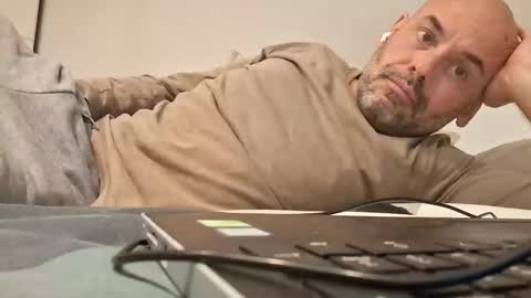 Snapshot of honeydaddyforyou chatting on 5, 12, 2025 honeydaddyforyou online show from 5, 12, 2025