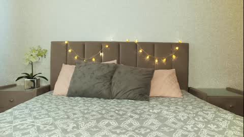 Snapshot of honeyed_poison chatting on 4, 12, 2024 Caroline online show from 4, 12, 2024