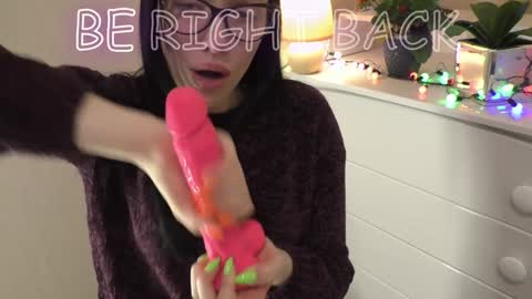 Snapshot of honeyed_poison chatting on 26, 12, 2024 Caroline online show from 26, 12, 2024