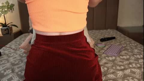 Snapshot of honeyed_poison chatting on 27, 2, 2025 Caroline online show from 27, 2, 2025