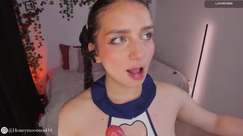 Snapshot of honeymoontea chatting on 25, 2, 2025 online show from 25, 2, 2025