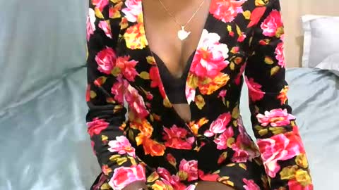 Snapshot of honeypie78 chatting on 22, 10, 2025 Becky online show from 22, 10, 2025