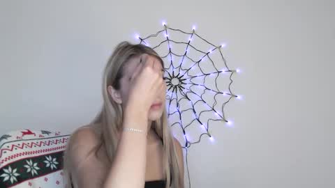 Snapshot of honeyveil chatting on 28, 10, 2025 honeyveil online show from 28, 10, 2025