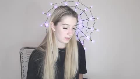 Snapshot of honeyveil chatting on 3, 11, 2025 honeyveil online show from 3, 11, 2025