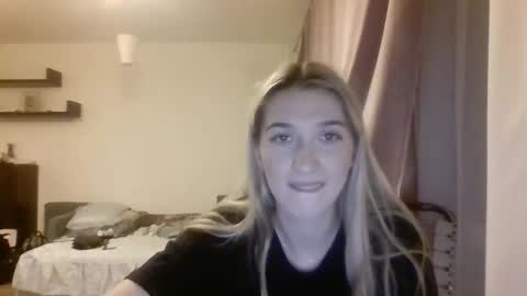 Snapshot of honeyveil chatting on 10, 11, 2025 honeyveil online show from 10, 11, 2025