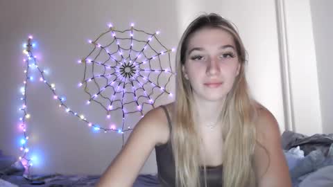 Snapshot of honeyveil chatting on 12, 11, 2025 honeyveil online show from 12, 11, 2025