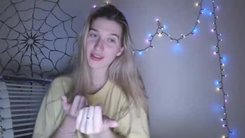 Snapshot of honeyveil chatting on 5, 12, 2025 honeyveil online show from 5, 12, 2025