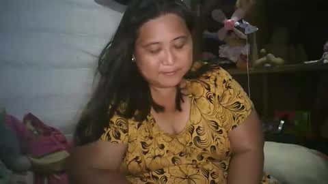 Snapshot of honeyvonz chatting on 14, 12, 2025 Merry online show from 14, 12, 2025