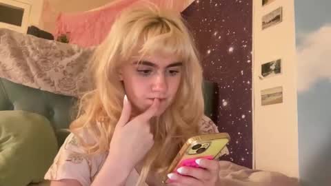 Snapshot of honeyxlimbed chatting on 15, 12, 2024 Emi Rose online show from 15, 12, 2024