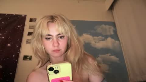 Snapshot of honeyxlimbed chatting on 13, 2, 2025 Emi Rose online show from 13, 2, 2025