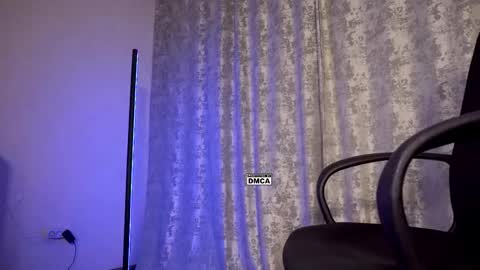 Snapshot of hoot_owl_cb chatting on 21, 11, 2025 Karina online show from 21, 11, 2025