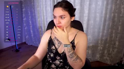 Snapshot of hoot_owl_cb chatting on 24, 11, 2025 Karina online show from 24, 11, 2025