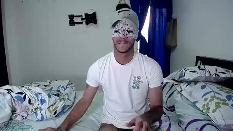 Snapshot of horny_dirty_bigcock chatting on 18, 11, 2025 BoyHornyDirty online show from 18, 11, 2025