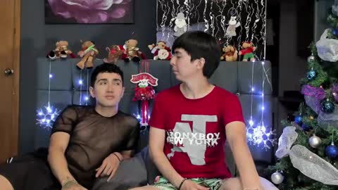 Snapshot of horny_twinks_guys chatting on 9, 12, 2024 Alex and Camilo online show from 9, 12, 2024