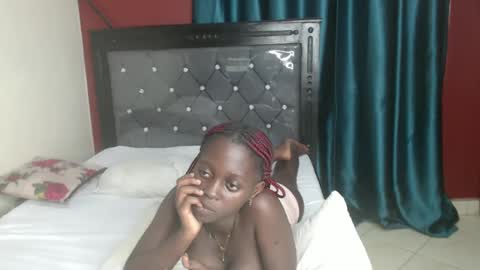 Snapshot of hornybella4 chatting on 5, 3, 2025 Bella online show from 5, 3, 2025