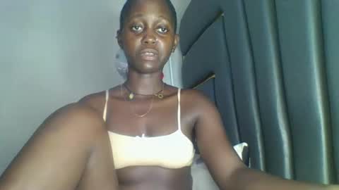 Snapshot of hornybella84 chatting on 5, 2, 2026 Bella online show from 5, 2, 2026