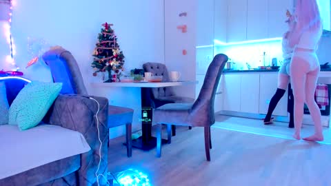 Alex and Rosie online show from 22, 12, 2024