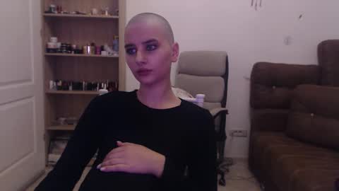 Snapshot of hot_bruny chatting on 18, 11, 2025 Bruny online show from 18, 11, 2025