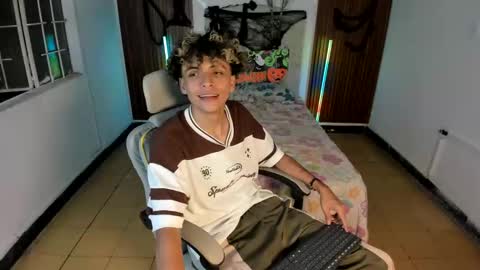 Snapshot of hot_bunny713 chatting on 2, 11, 2025 hot bunny online show from 2, 11, 2025