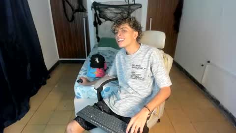 Snapshot of hot_bunny713 chatting on 12, 11, 2025 hot bunny online show from 12, 11, 2025