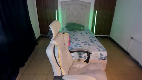 Snapshot of hot_bunny713 chatting on 14, 11, 2025 hot bunny online show from 14, 11, 2025