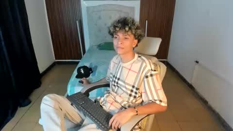 Snapshot of hot_bunny713 chatting on 28, 11, 2025 hot bunny online show from 28, 11, 2025