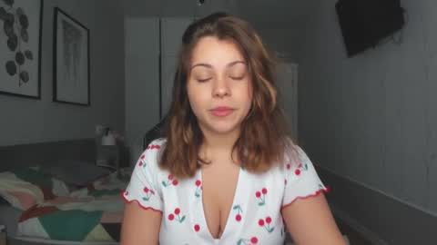 LiluCaroline online show from 21, 2, 2025
