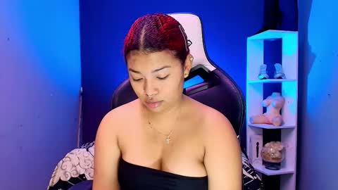 Snapshot of hot_chocolate_4u chatting on 15, 9, 2025 hot chocolate 4u online show from 15, 9, 2025