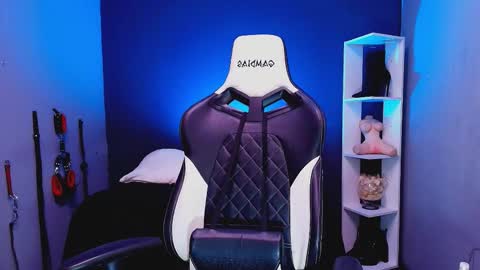 Snapshot of hot_chocolate_4u chatting on 4, 11, 2025 hot chocolate 4u online show from 4, 11, 2025